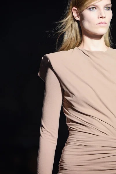 Look 64